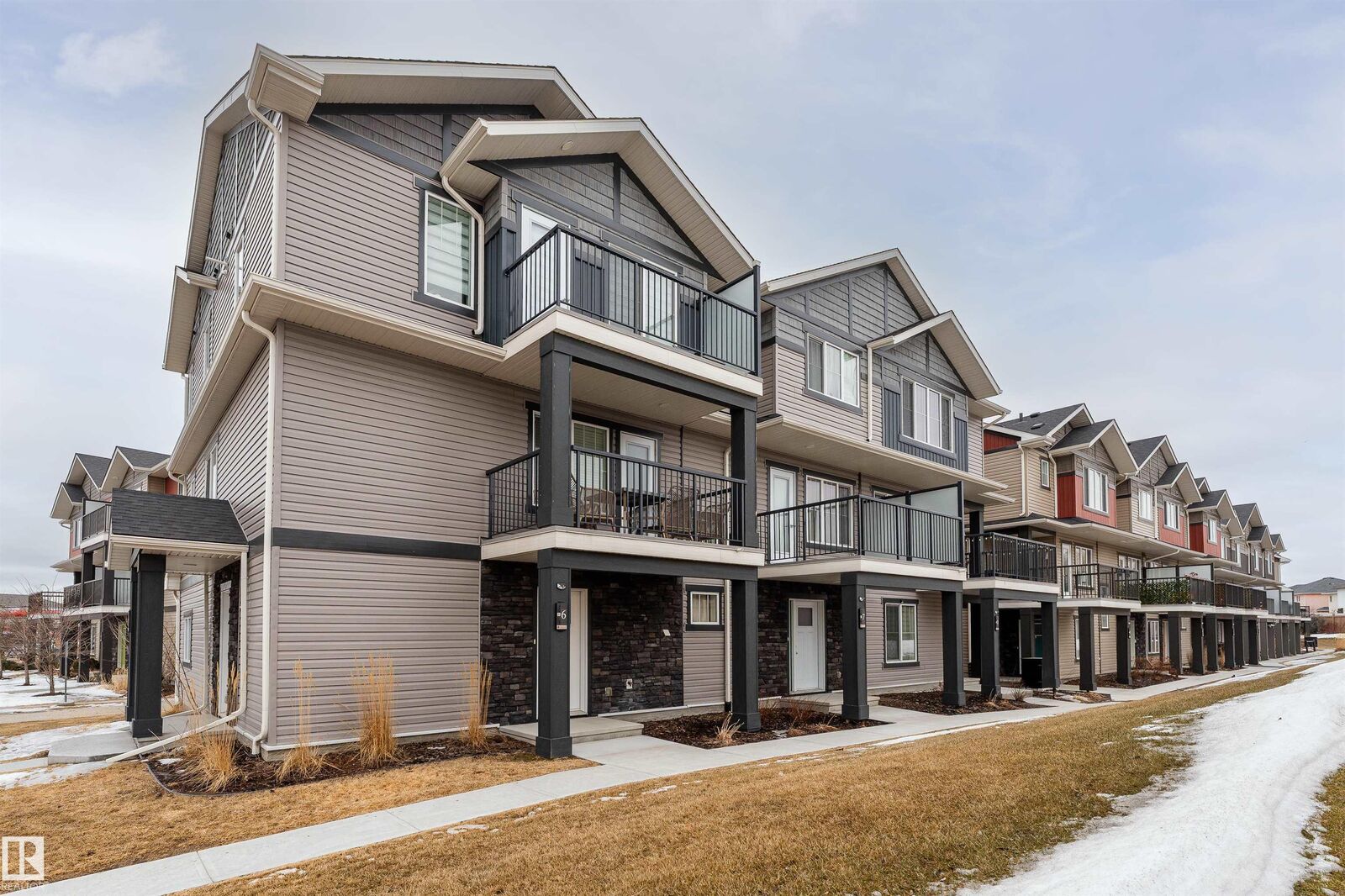 Property Photo:  12815 Cumberland Rd NW 6  AB T6V 0M2 