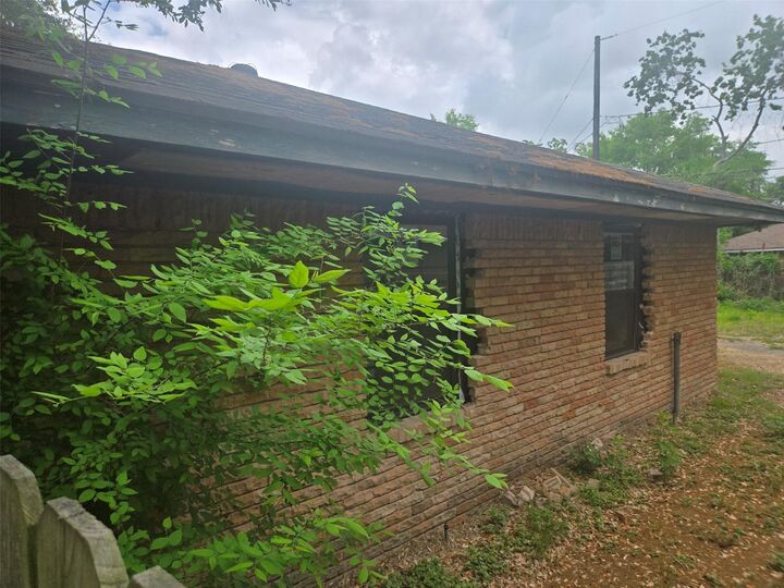 Property Photo:  2330 Saxon Drive  TX 77018 
