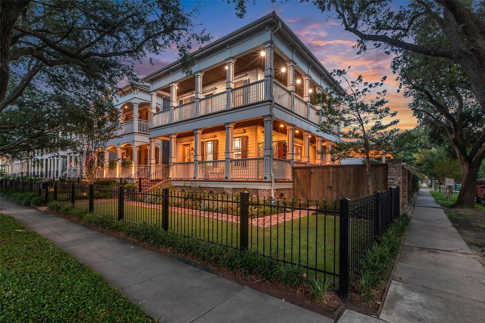 Property Photo: 340 W 17th Street TX 77008