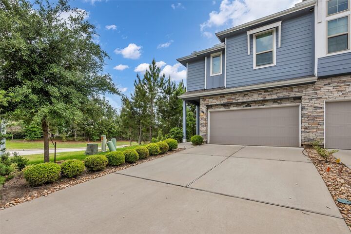 Property Photo:  662 Aspen Falls Court  TX 77304 