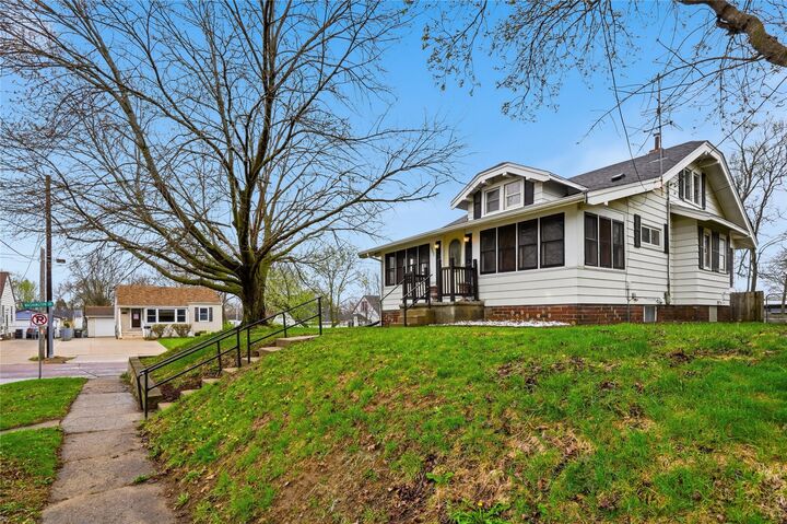 Property Photo:  1602 E 32nd Court  IA 50317 