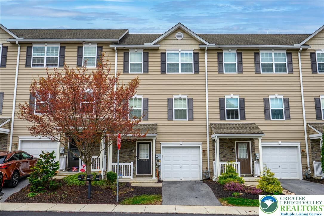 Property Photo:  2254 Rising Hill Road  PA 18052 