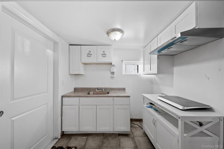 Property Photo:  2710 Lurting Avenue  NY 10469 