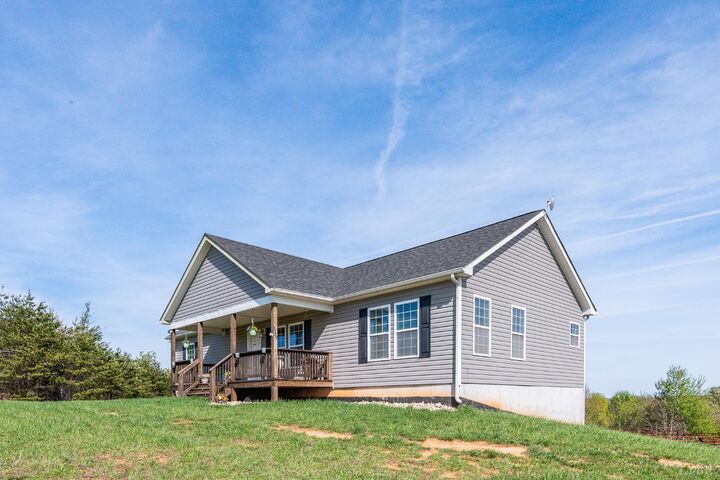 Property Photo: 3570 Rock Cliff Road VA 24523