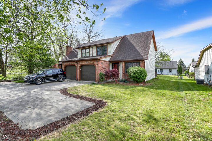 Property Photo: 243 E County Line Road IN 46143