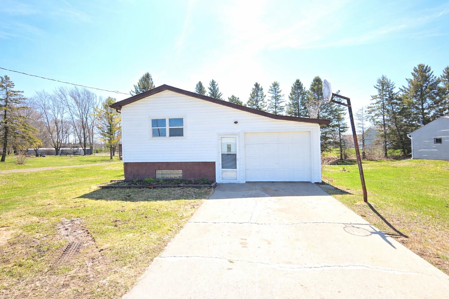 Property Photo:  3015 Viebahn St  WI 54220 