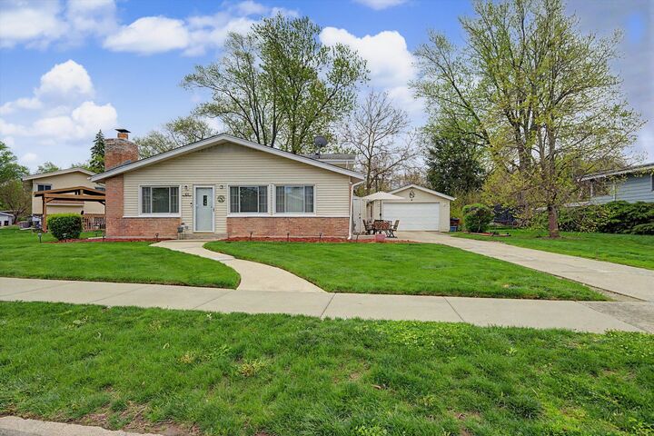 Property Photo:  103 Willow Street  IL 60466 