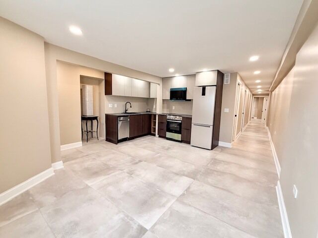 Property Photo: 2140 W Monroe Street 1 IL 60612