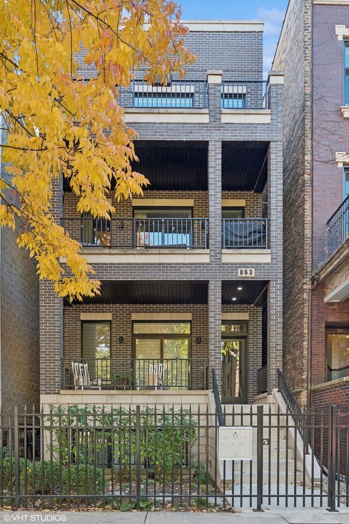 Property Photo:  863 W Wrightwood Avenue 3  IL 60614 