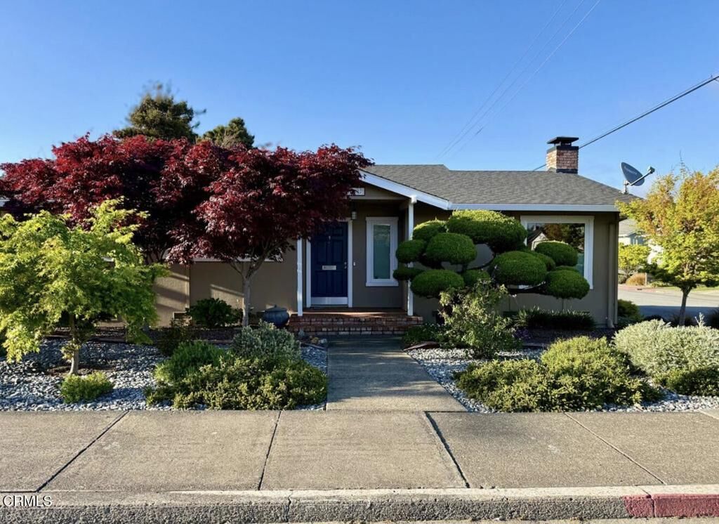 Property Photo:  1097 E Oak Street  CA 95437 