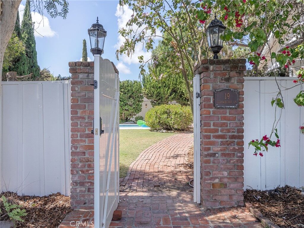 Property Photo:  19 Strawberry Lane  CA 90274 