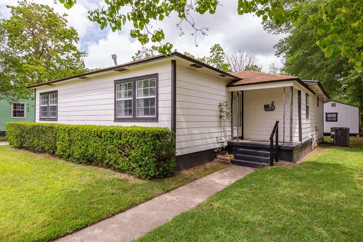 Property Photo:  1301 Briarwood Dr  TX 75901 