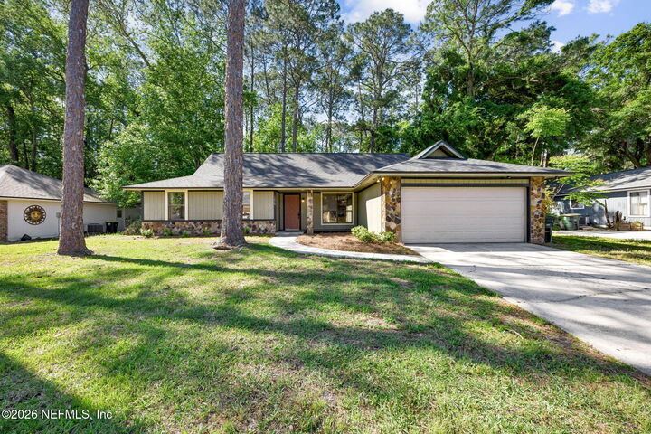 Property Photo: 1476 Rivergate Drive FL 32223