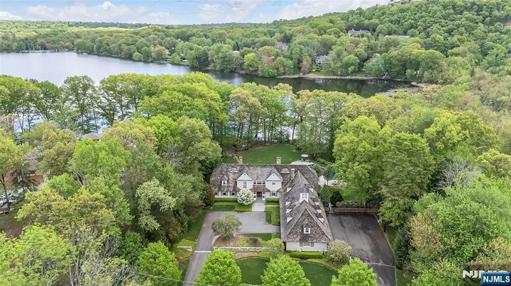 Property Photo:  259 Indian Trail Drive  NJ 07417 