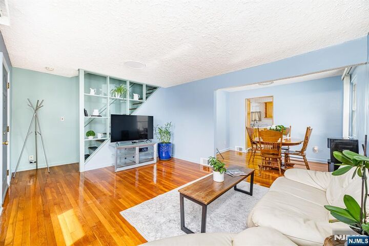 Property Photo:  40 South Drive  NJ 07662 