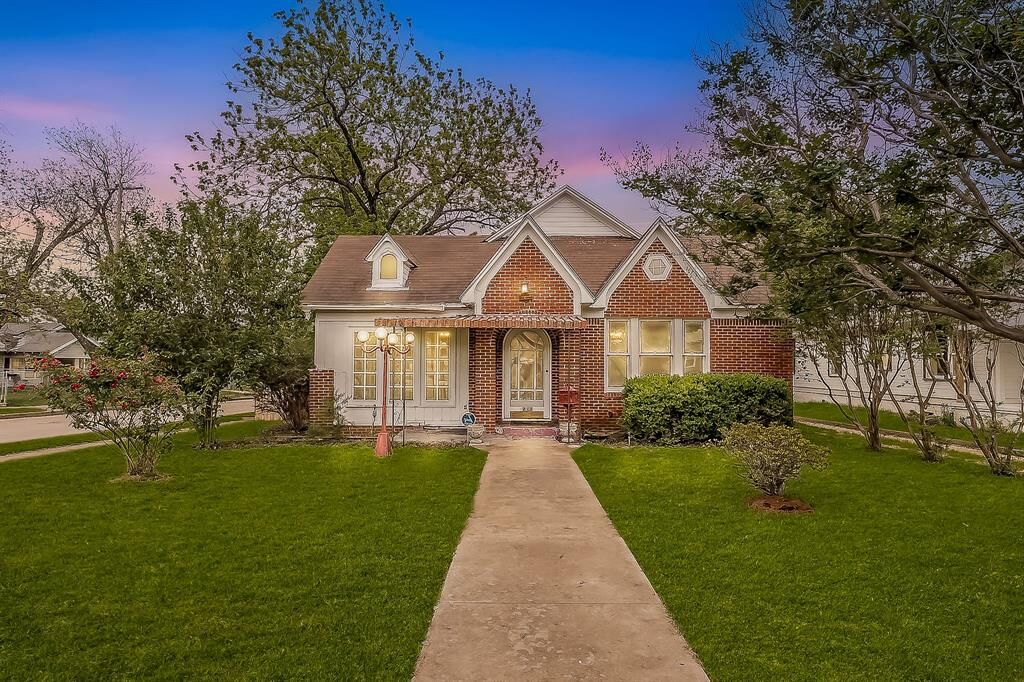 Property Photo:  1500 Proctor Avenue  TX 76708 