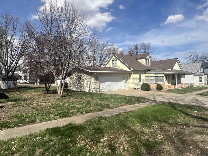 Property Photo: 515 Calhoun St IA 51038