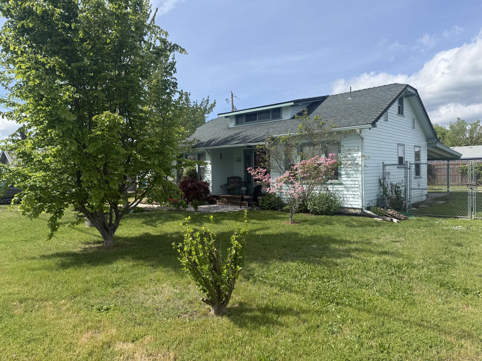 Property Photo: 2717 Howard Avenue OR 97501