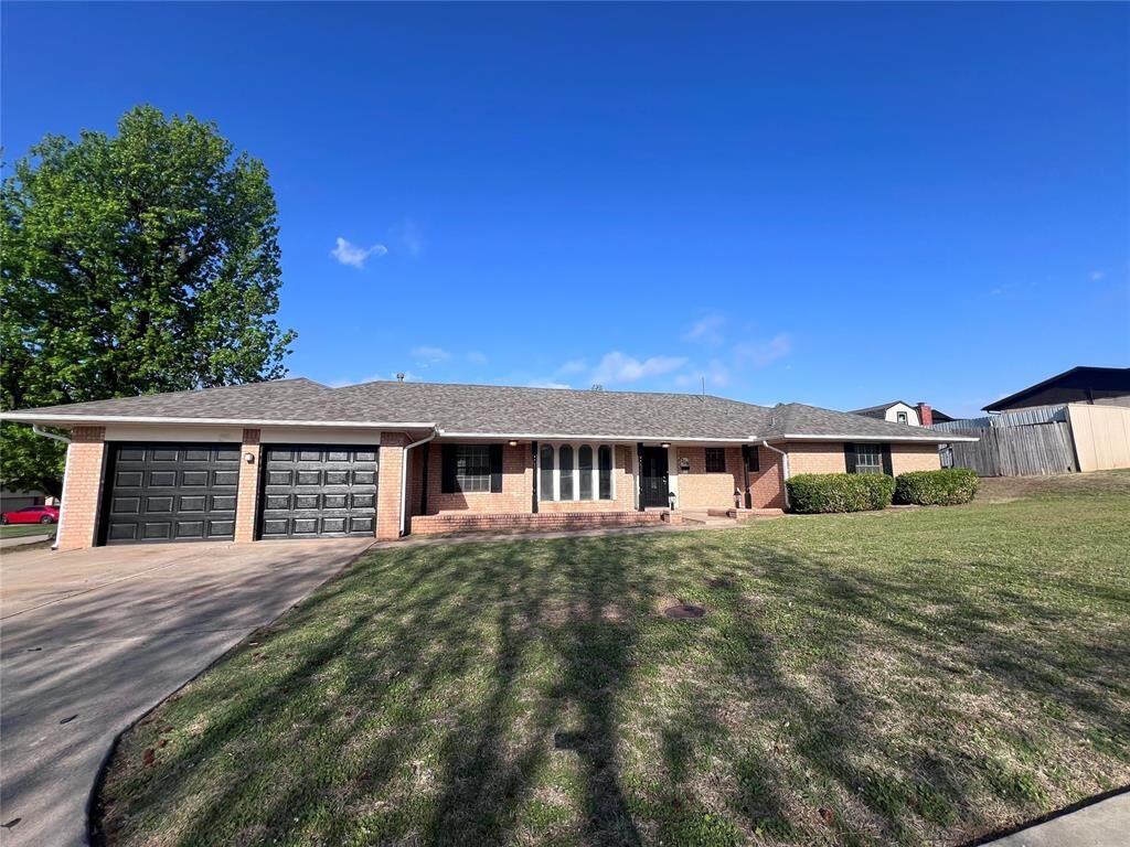 Property Photo:  709 Glenmanor Drive  OK 73110 
