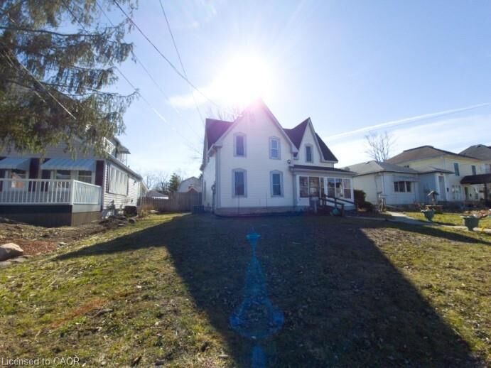 Property Photo:  713 Cedar Street  ON N1A 2J9 
