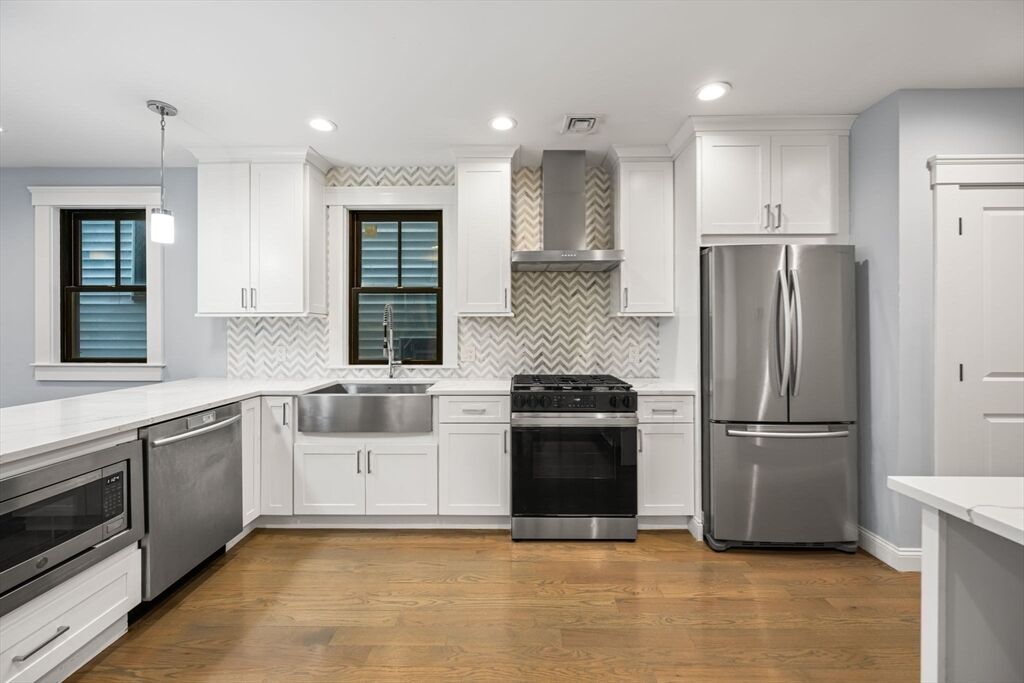 Property Photo: 229 E Eagle St 4 MA 02128