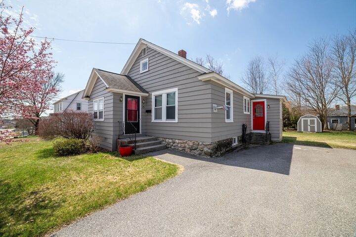 Property Photo:  25 Dixfield Road  MA 01606 