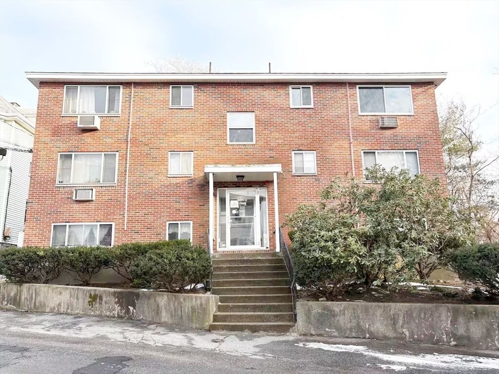 Property Photo: 6 Norumbega Terrace 12 MA 02453