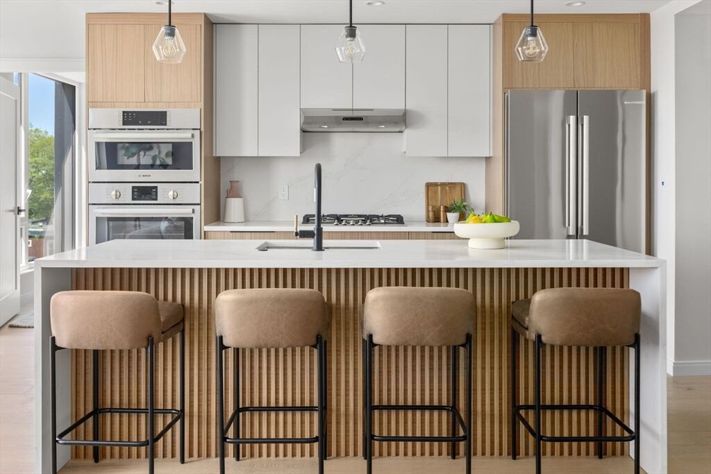 Property Photo:  125 Lowell Street 402  MA 02143 