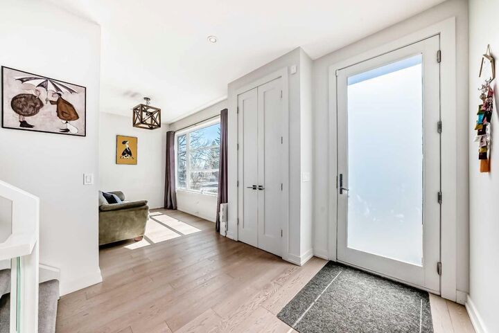 Property Photo: 112 Hanover Road SW AB T2V 3J4
