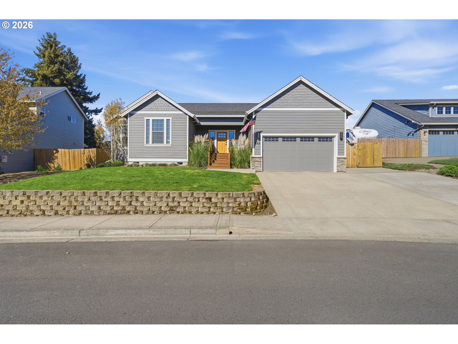 Property Photo:  523 N 8th Pl  OR 97111 