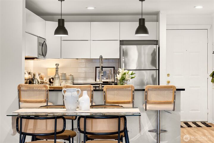 Property Photo:  2250 NW 58th Street 302  WA 98107 