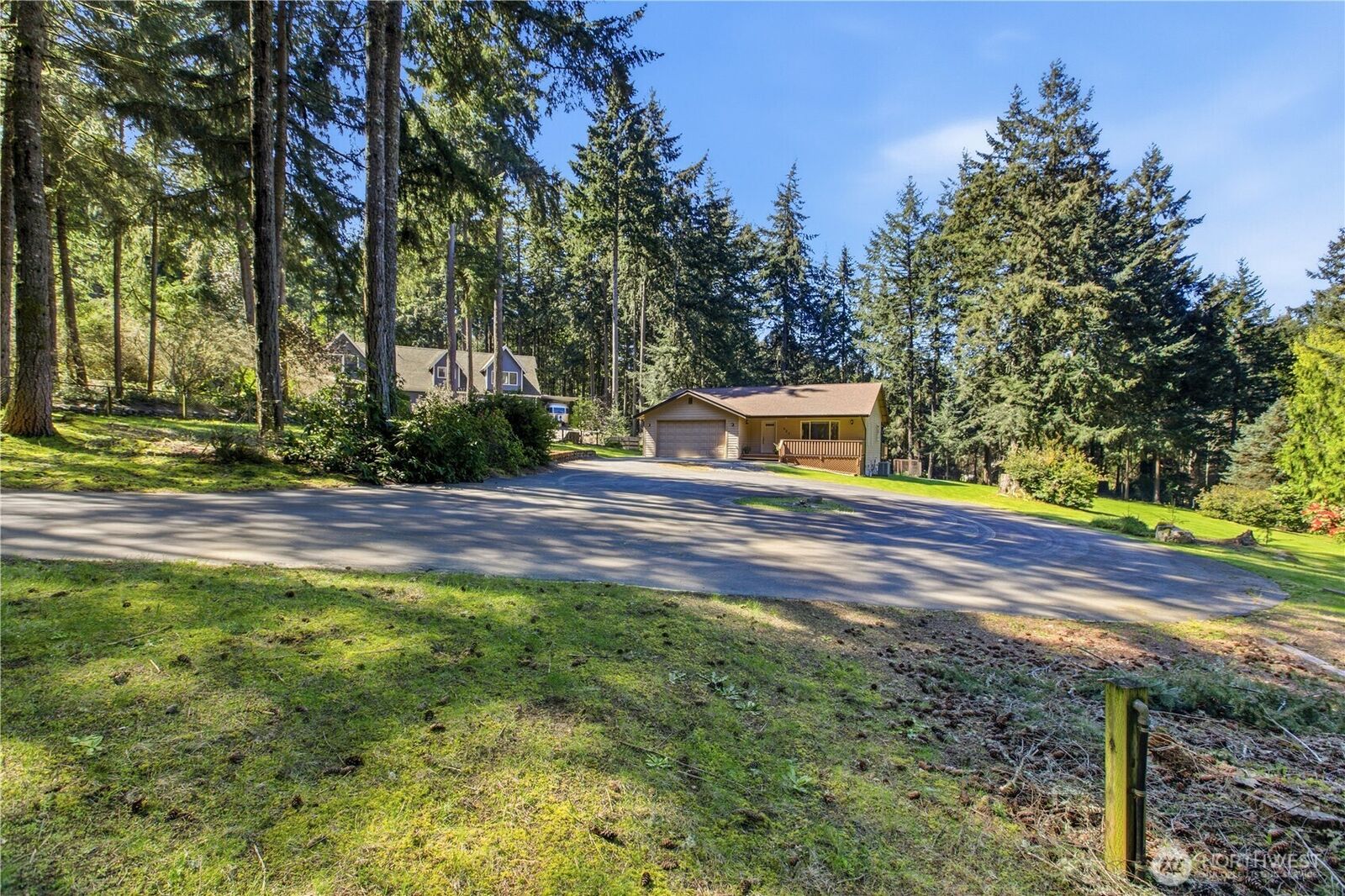 Property Photo:  827  Illahee Drive  WA 98333 