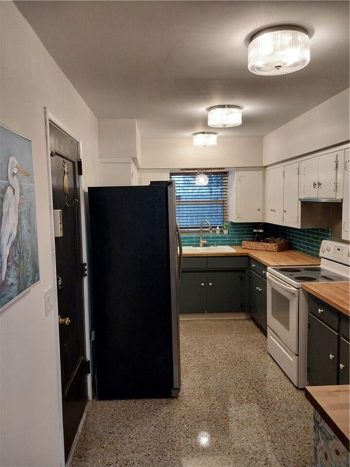 Property Photo:  843 22nd Place  FL 32960 