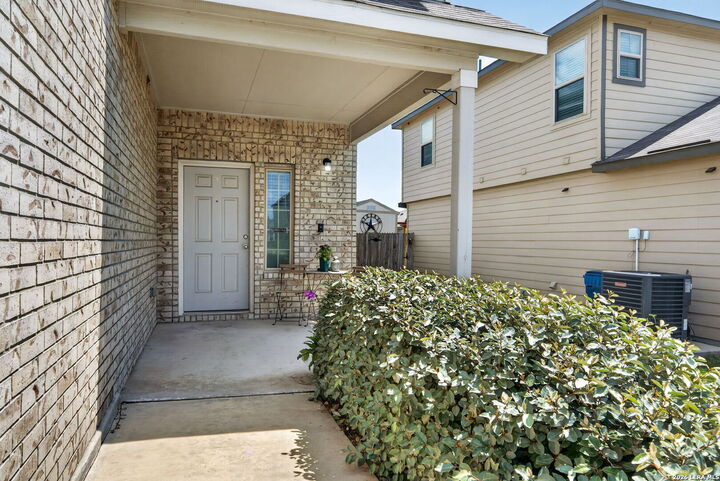 Property Photo:  5910 Frisbee Path  TX 78109 
