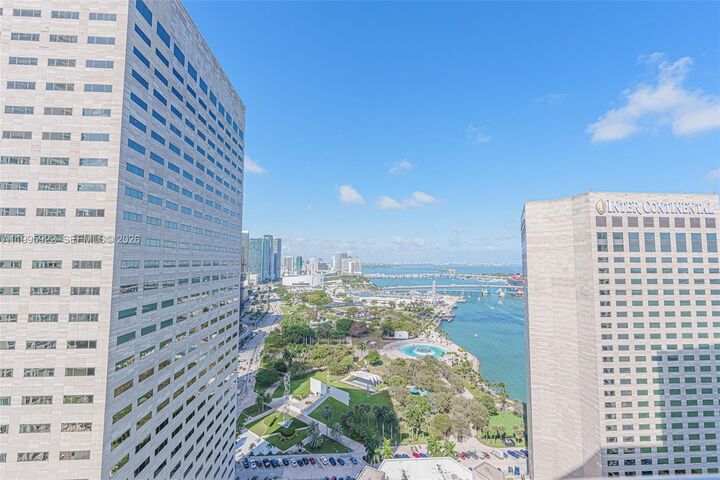 Property Photo:  325 S Biscayne Blvd 3320  FL 33131 