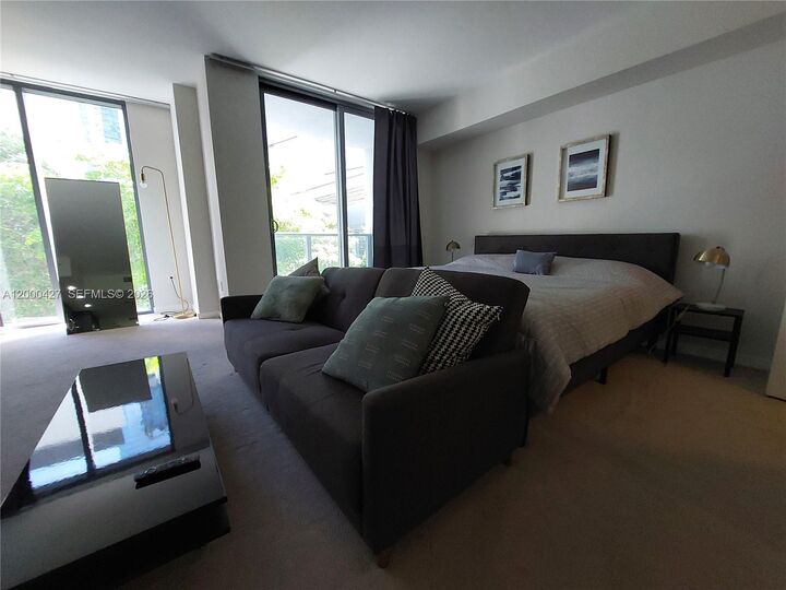Property Photo:  31 SE 6th St 403  FL 33131 