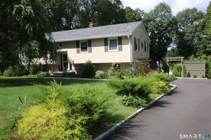 Property Photo:  5 Hearthstone Drive  CT 06801 