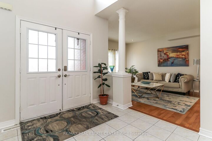 Property Photo: 1 Sandringham Drive ON L4N 0J9