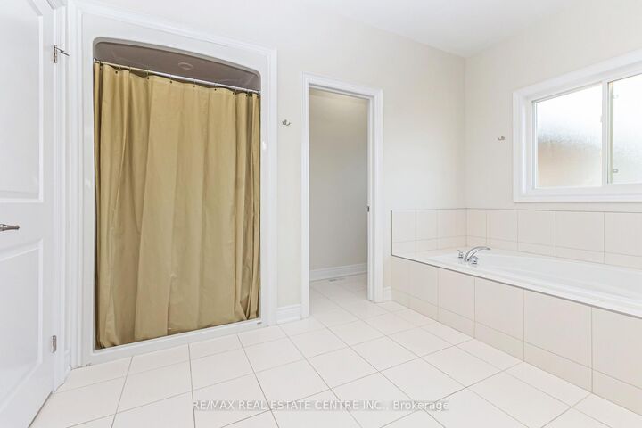 Property Photo: 127 Lametti Drive ON L3E 0A2