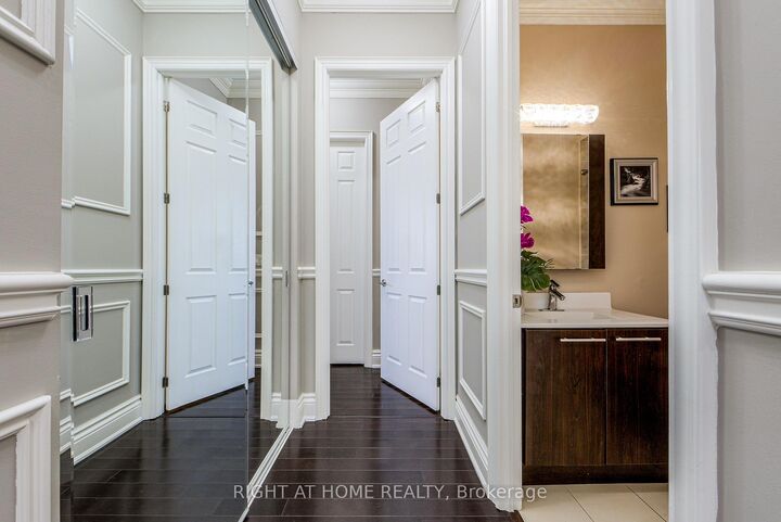 Property Photo: 37 Galleria Parkway Uph2 ON L3T 0A5
