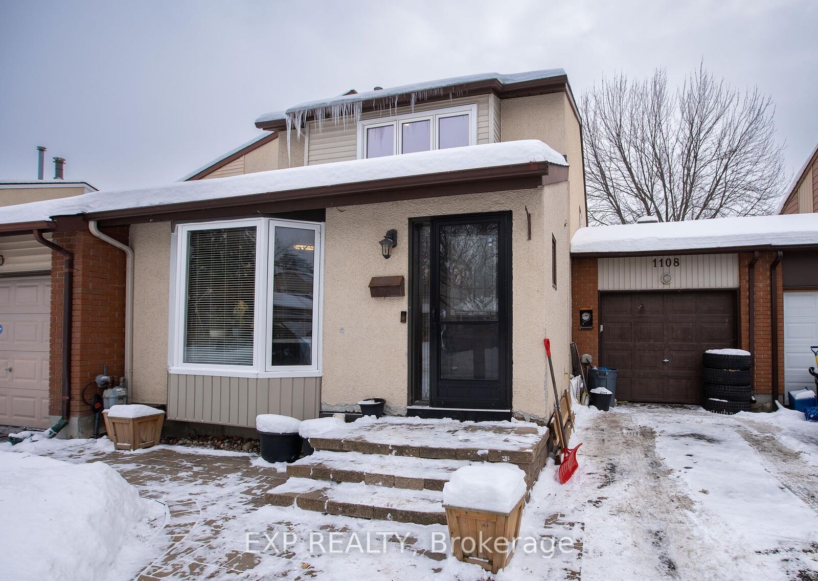 Property Photo: 1108 Grenoble Crescent ON K1C 2C6