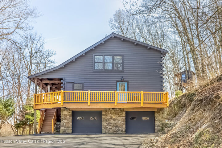 Property Photo:  10 Deerpath  NY 12561 