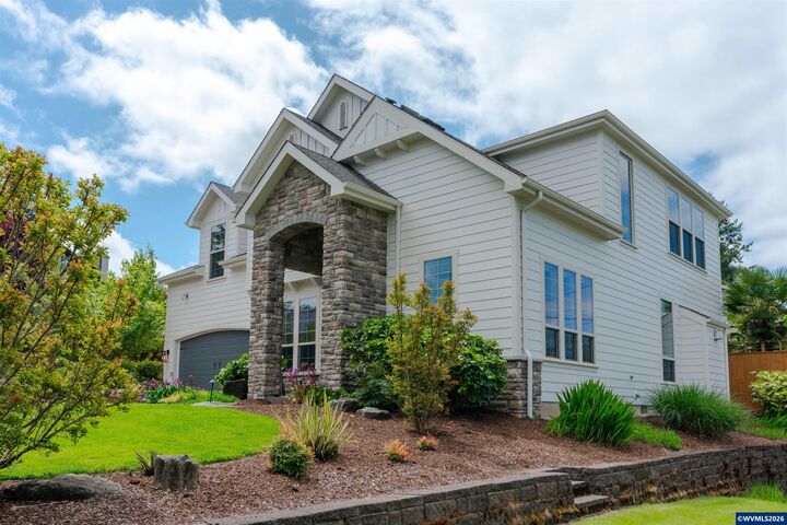 Property Photo:  1750 SW Pinehurst Pl  OR 97333 