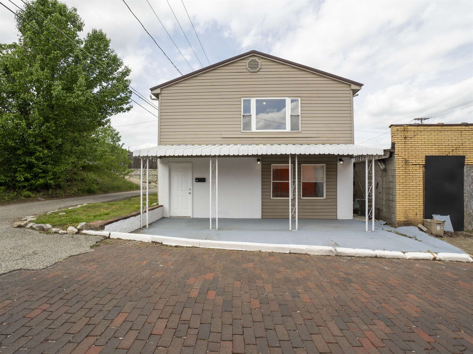 Property Photo:  400 Crump Street  KY 41169 