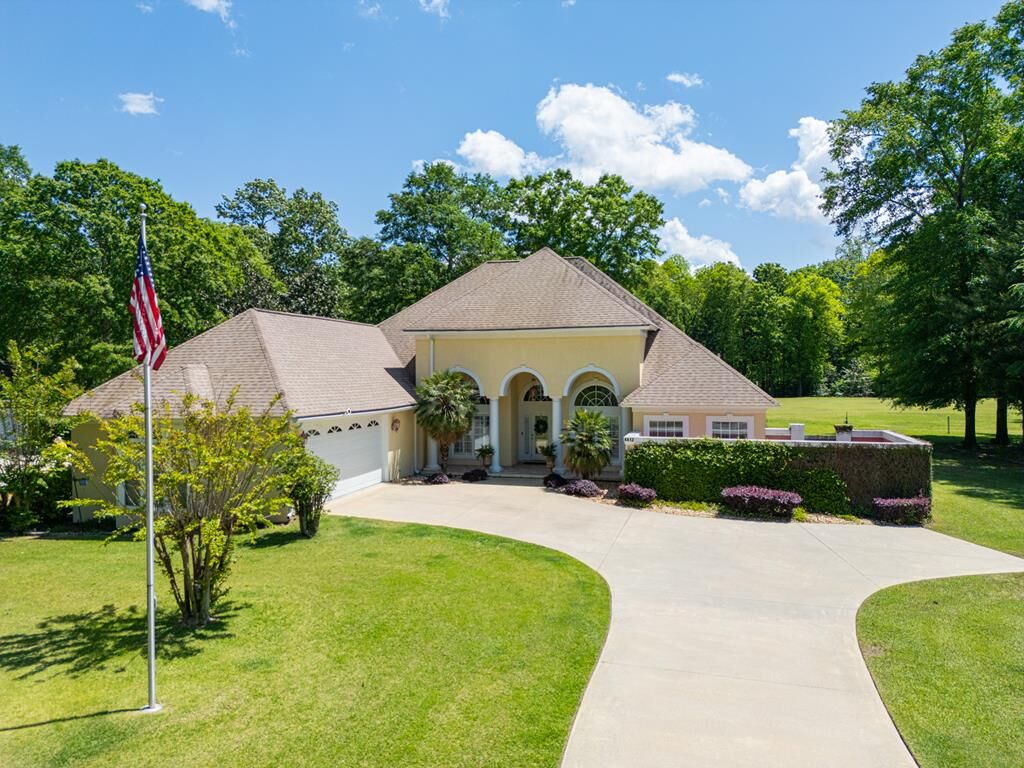 Property Photo:  4412 La Costa Drive  GA 31721 
