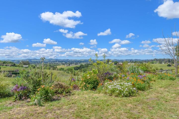 Property Photo: 100 Frances Way CA 94954