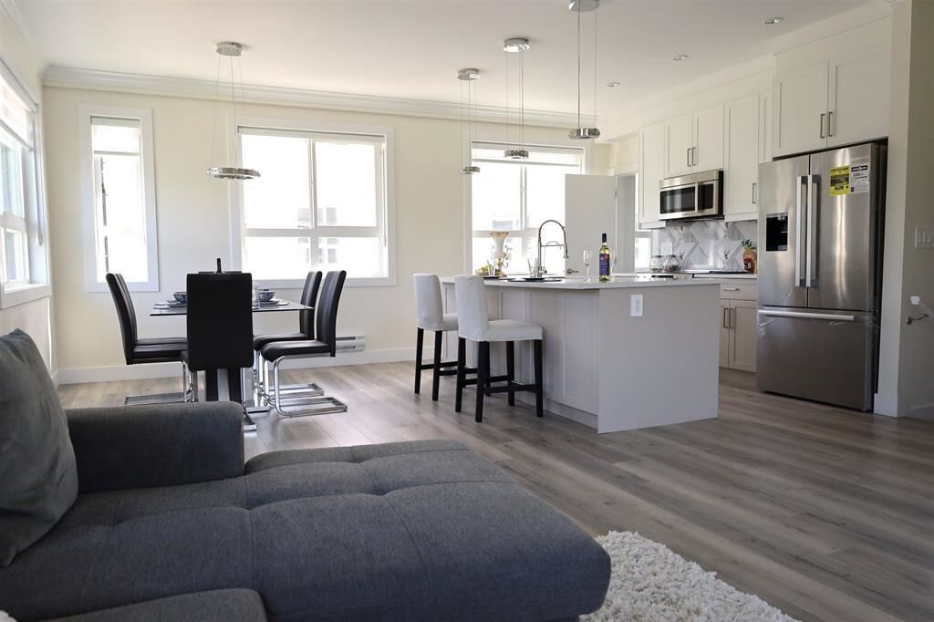 Property Photo: 8181 135A Street 3 BC V3W 3N8