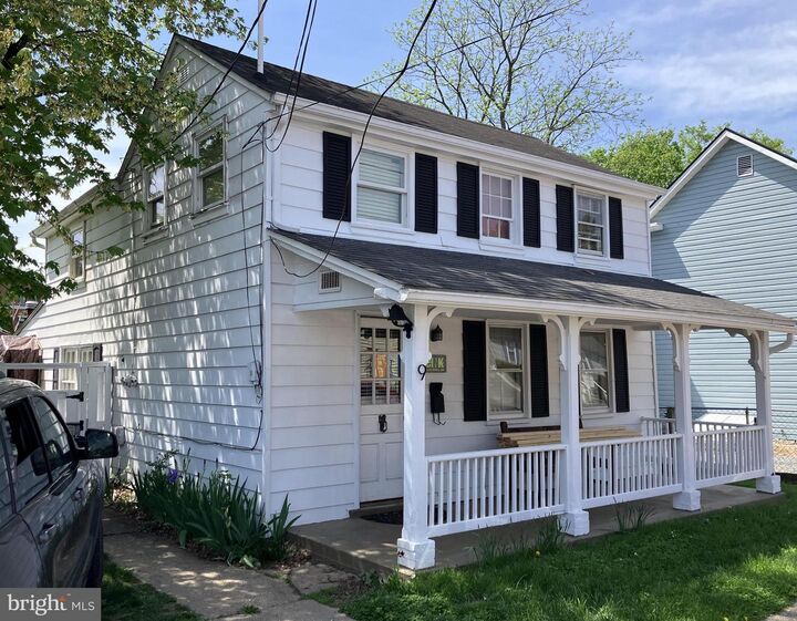 Property Photo:  9 Royal Street SE  VA 20175 