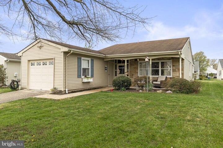 Property Photo:  61 Chatham Place  NJ 08088 