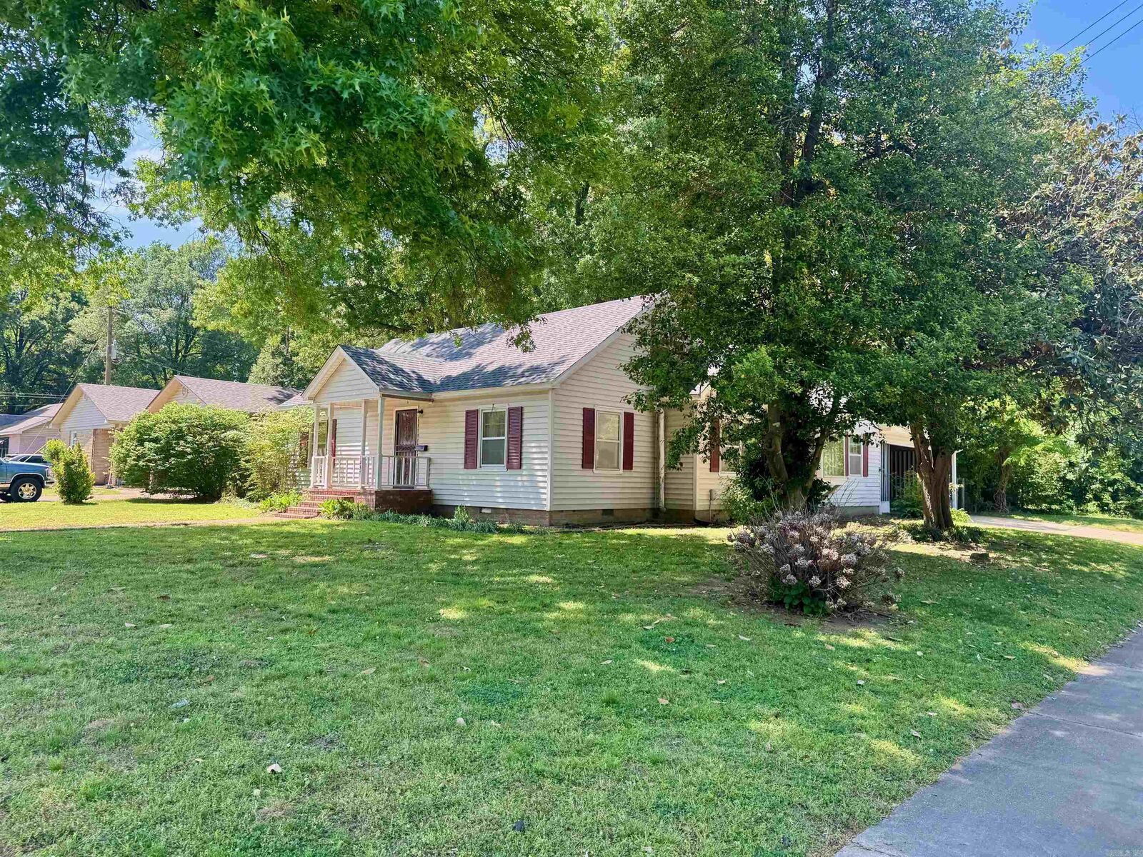 Property Photo:  1237 Vine Street  AR 72401 